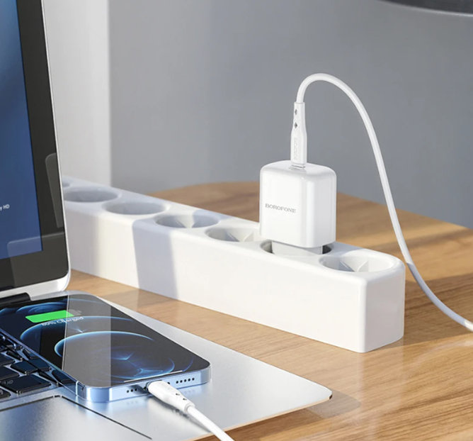 Cargador 20W  USB-C  to  Lightning Borofone BA81A